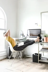 7 Common Mistakes People Who Work From Home Often Make 